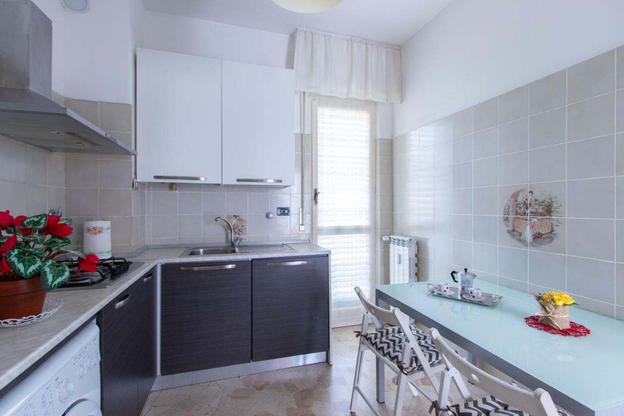 House Henry Lägenhet Vado Ligure Exteriör bild